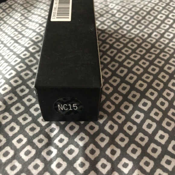 Mac concealer NC15 - Picture 2 of 5